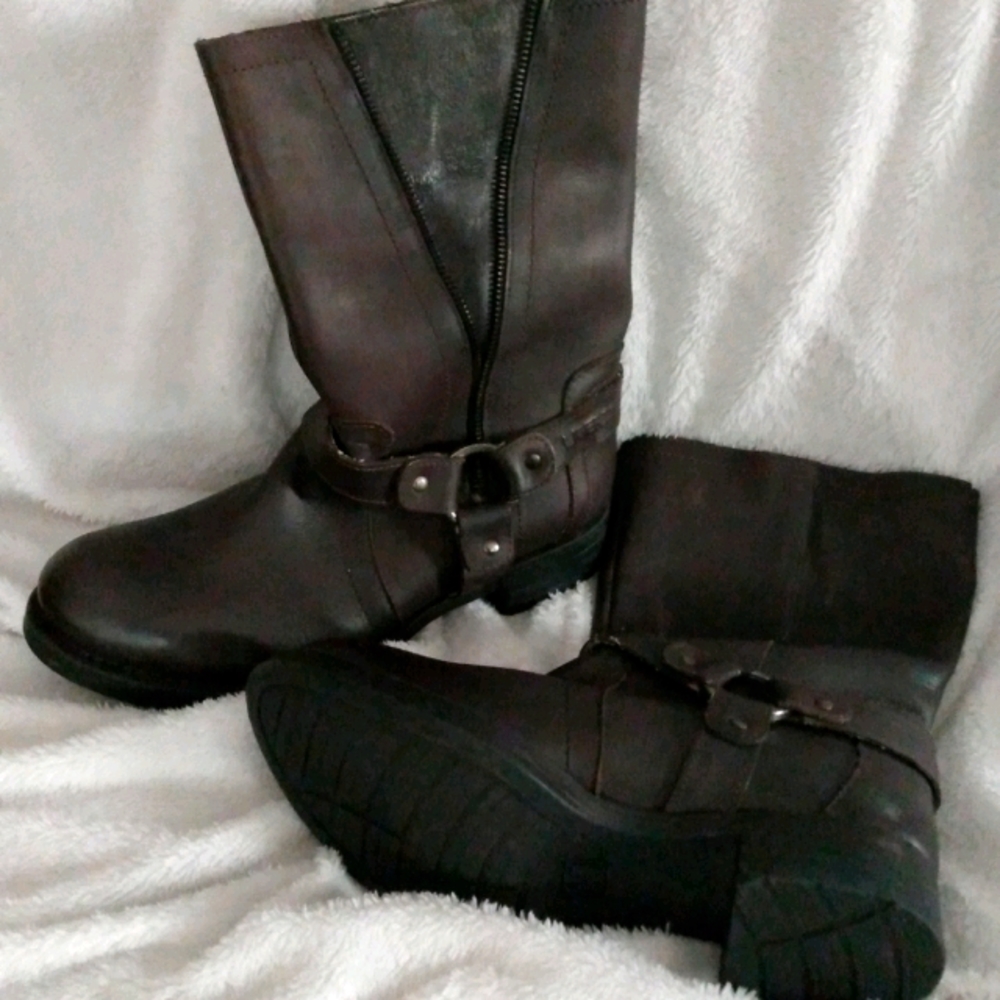 Women's leather boots